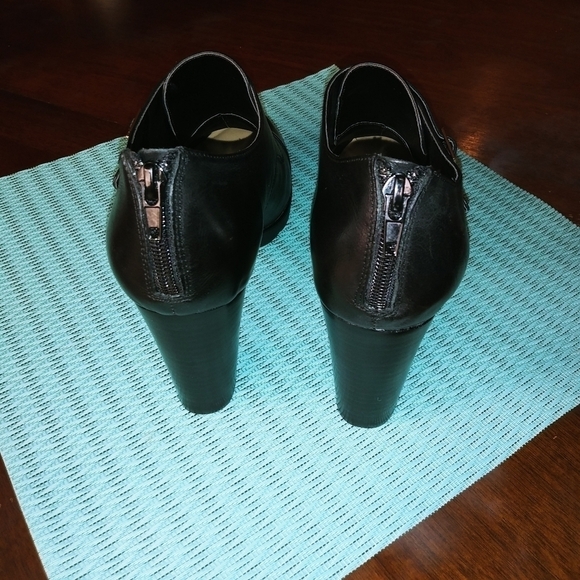 NWOT Bella Vita Leather Platform Heels - Picture 3 of 7
